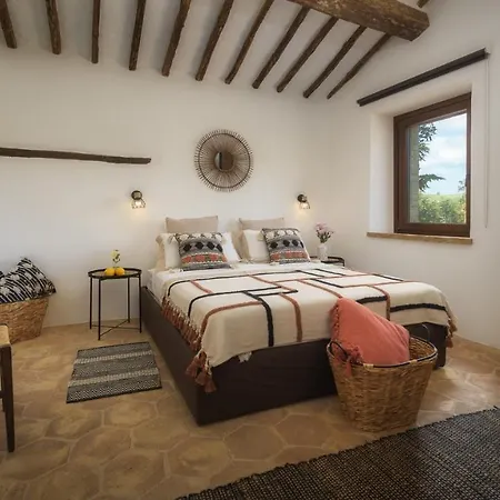 Casale Tavernelle 6, Emma *