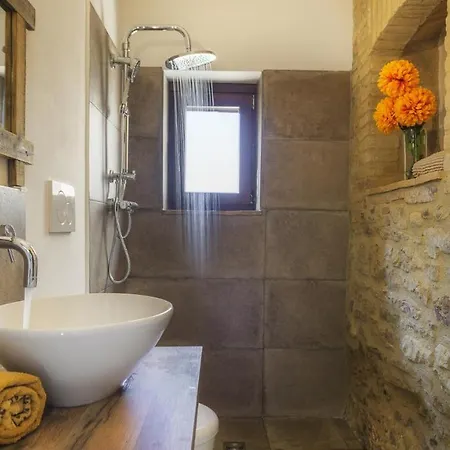 Casale Tavernelle 6, Emma