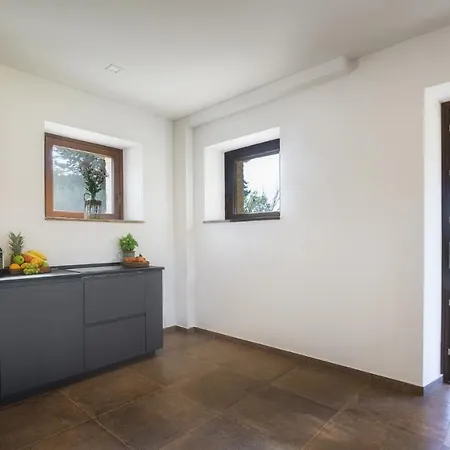 Casale Tavernelle 6, Emma *