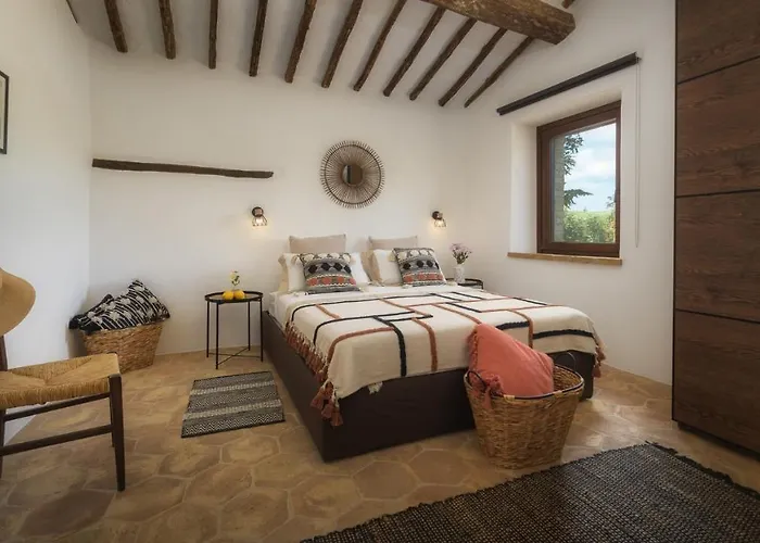 Casale Tavernelle 6, Emma *