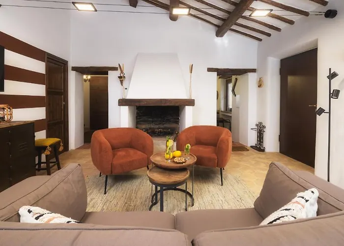 Casale Tavernelle 6, Emma Vila