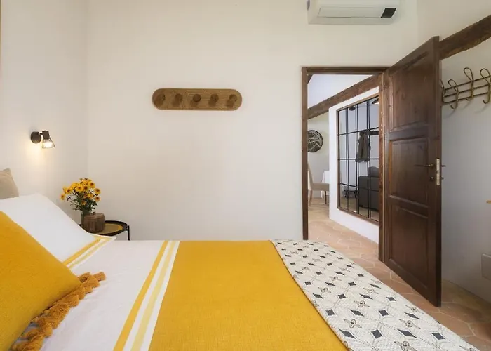 Casale Tavernelle 6, Emma Vila *