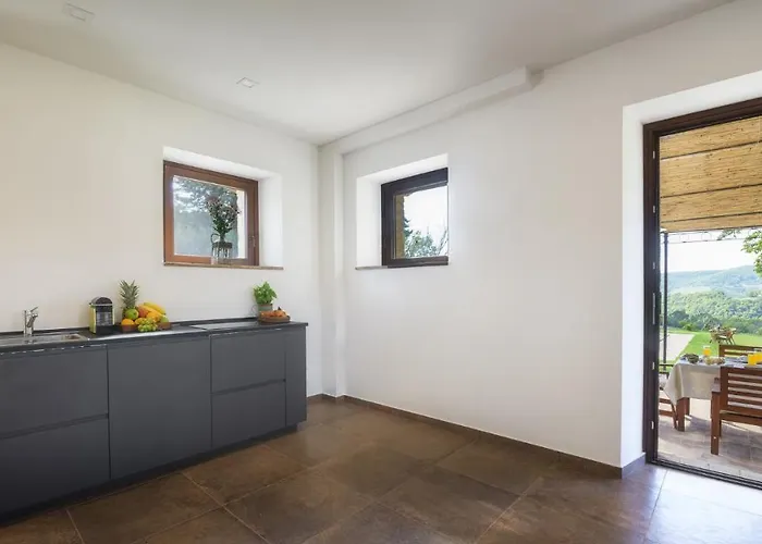 Casale Tavernelle 6, Emma *