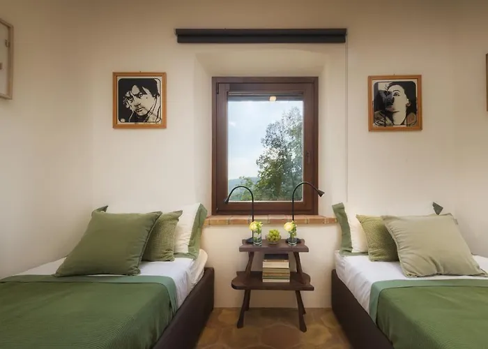 Casale Tavernelle 6, Emma Vila *